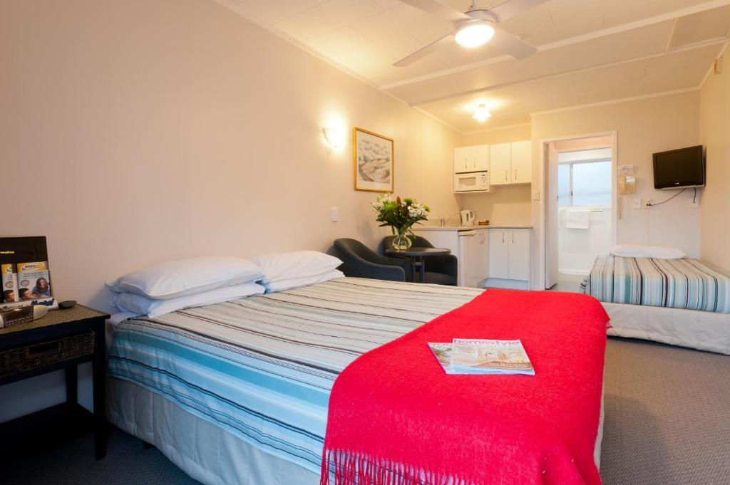Outrigger Motel 3*