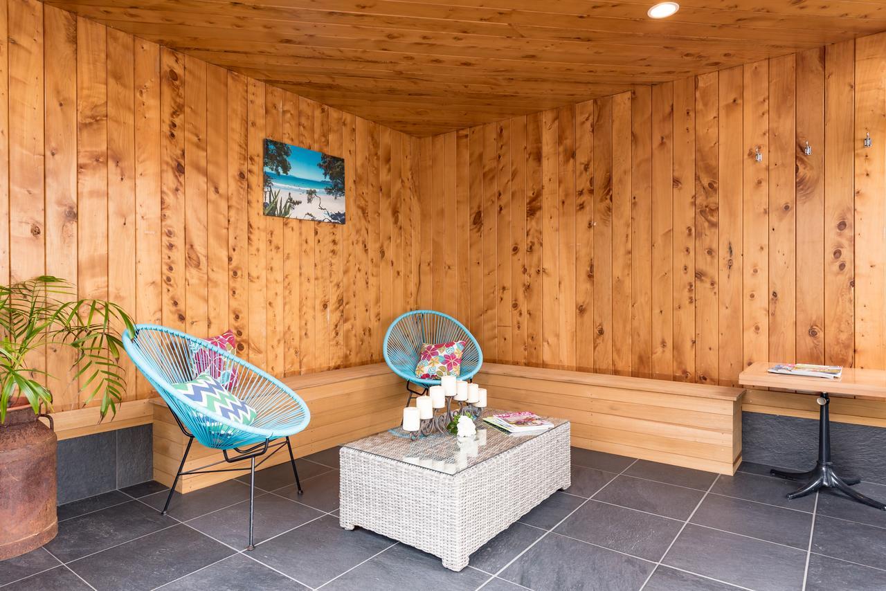 Outrigger Motel 3*