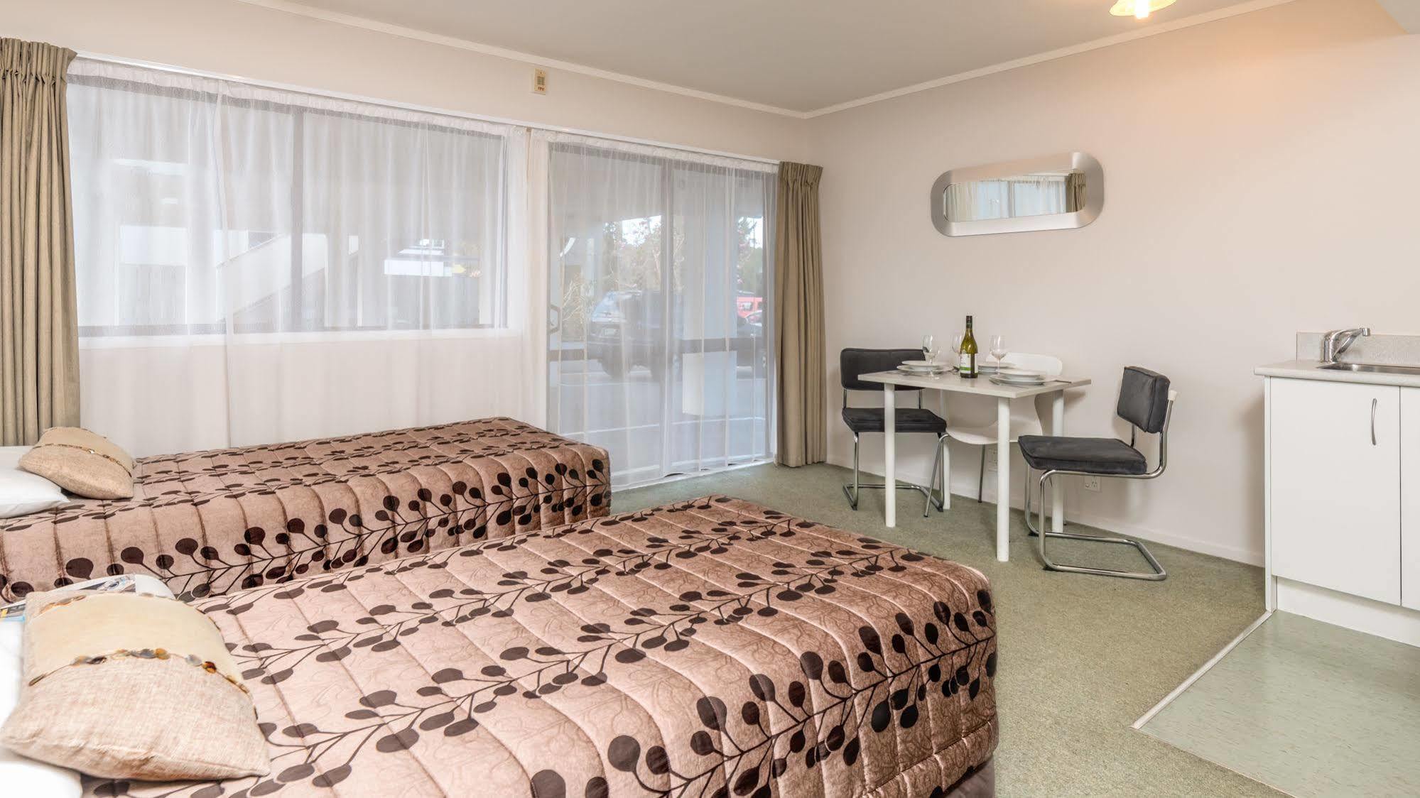Outrigger 3*